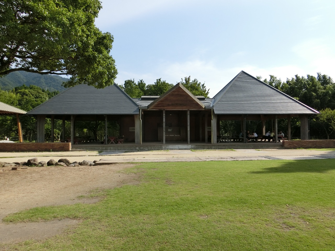 屋根のある休憩場画像