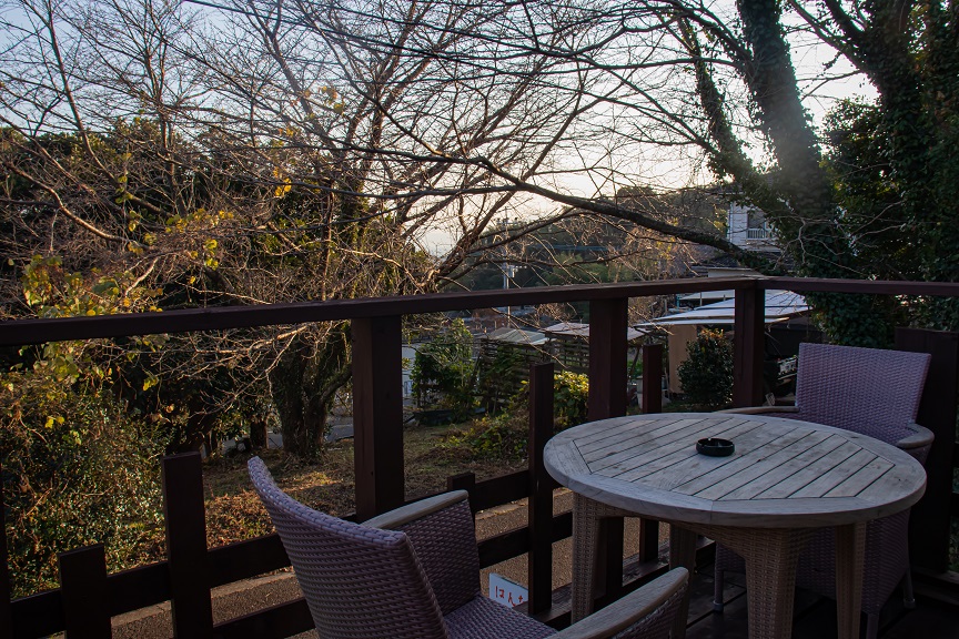 春になると桜を眺めながらの食事もできる