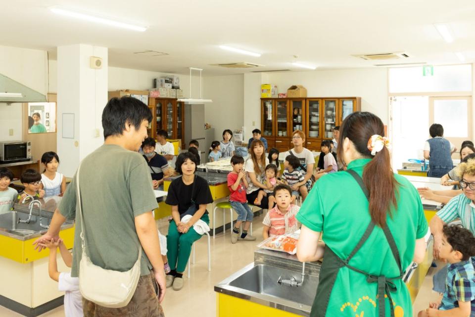 うさ児童館の館長久保さんからの全体説明の様子