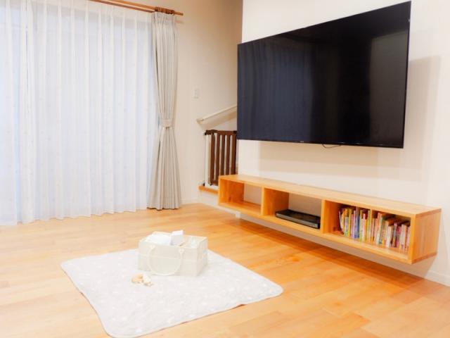 綺麗に片付いたリビングの画像