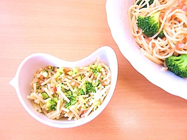 ブロッコリーとトマトのパスタの画像